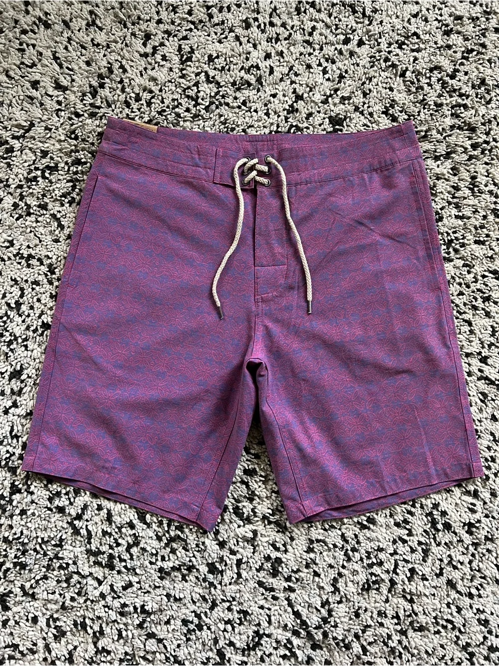 Faherty Biarritz Board Shorts Light Red Blue 9” Inseam Quick Dry Men’s Size 32